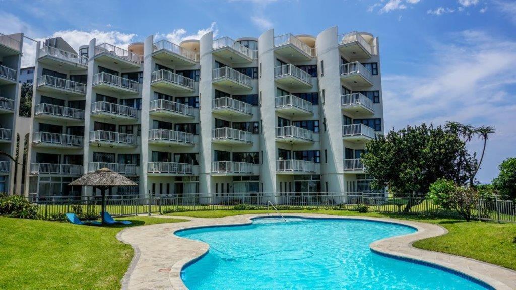 Apartment The Lookout Triplex At *
